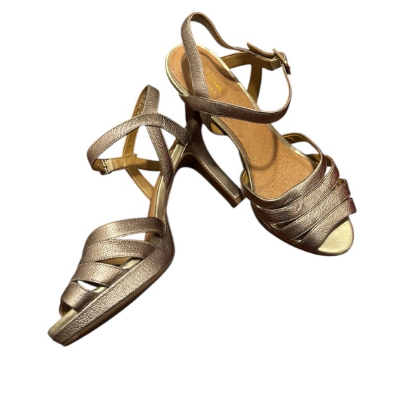 Clarks Women's Mayra Poppy Leather Heels in Gold Metallic Size 8.5 - Picture 1 of 11